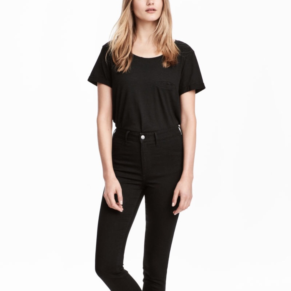 📿 {H&M} • basic black tee
